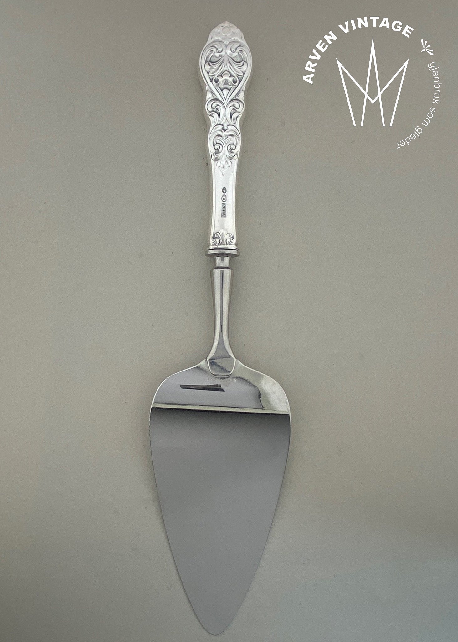 Vintage Valdres pie spatula