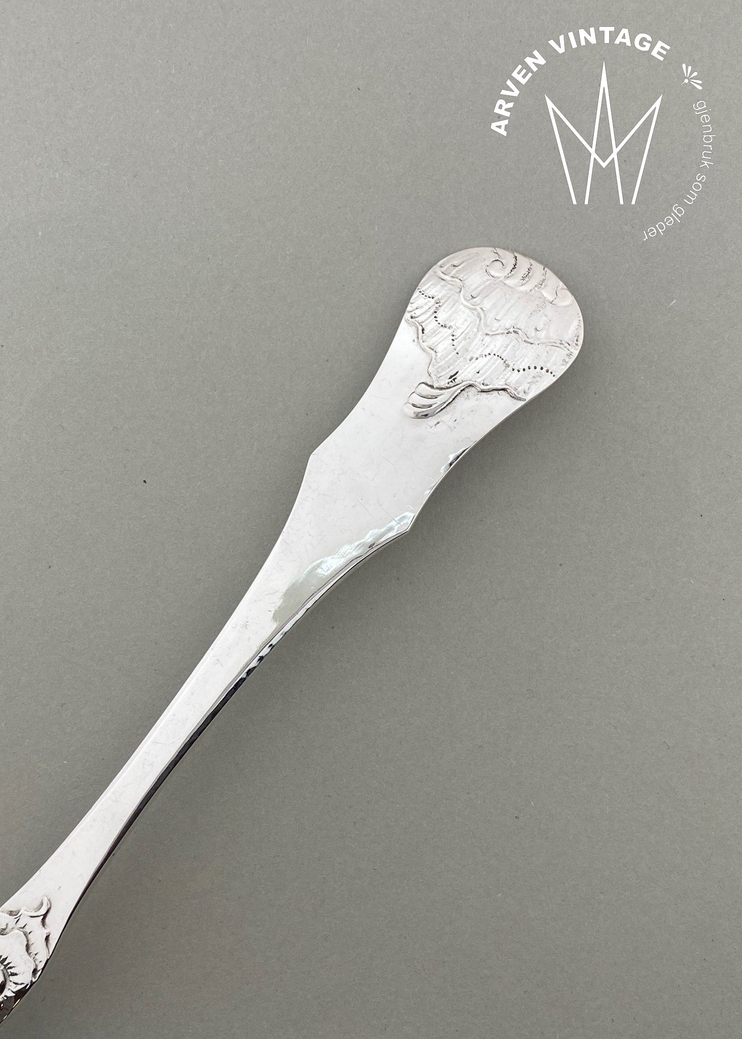 Vintage large tablespoon in an unknown pattern