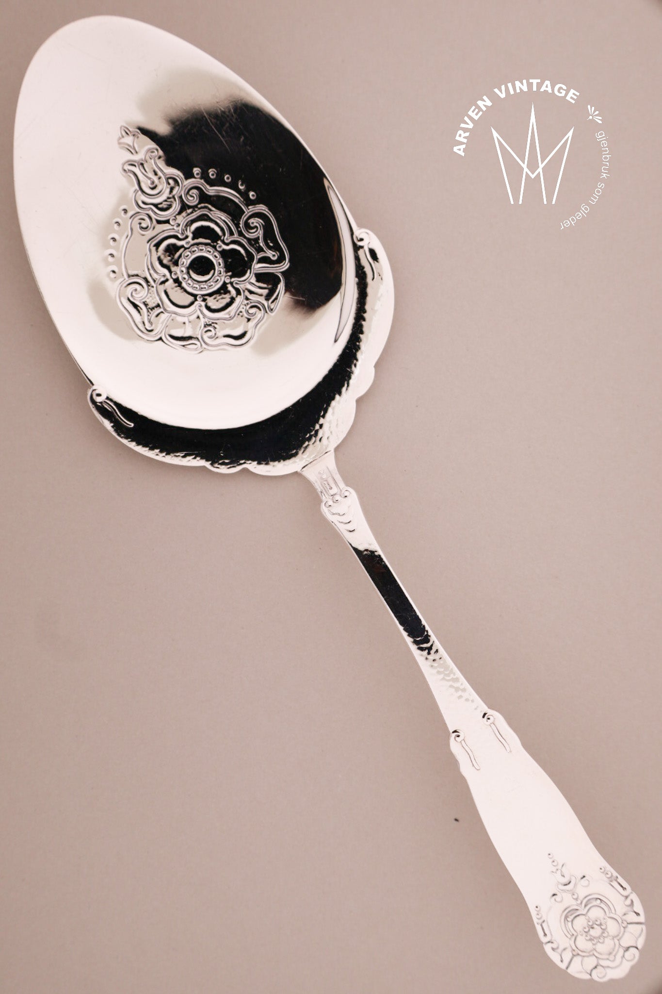 Vintage Hardanger kakespade