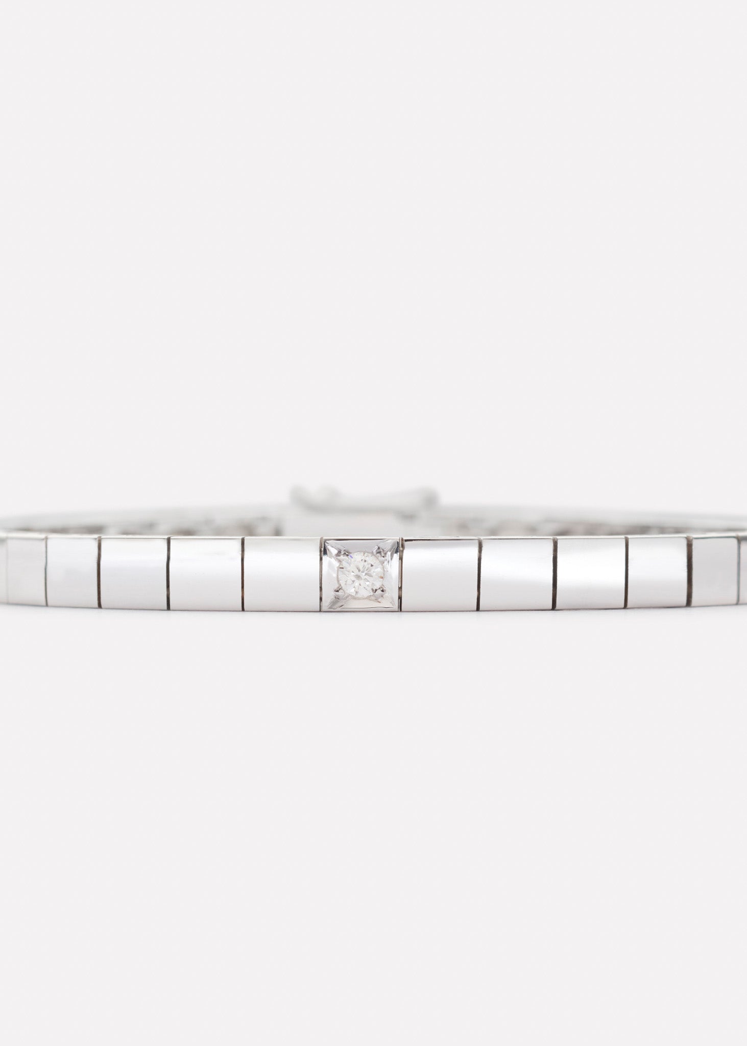 Alliance bracelet in white gold with diamond 0.10 ct