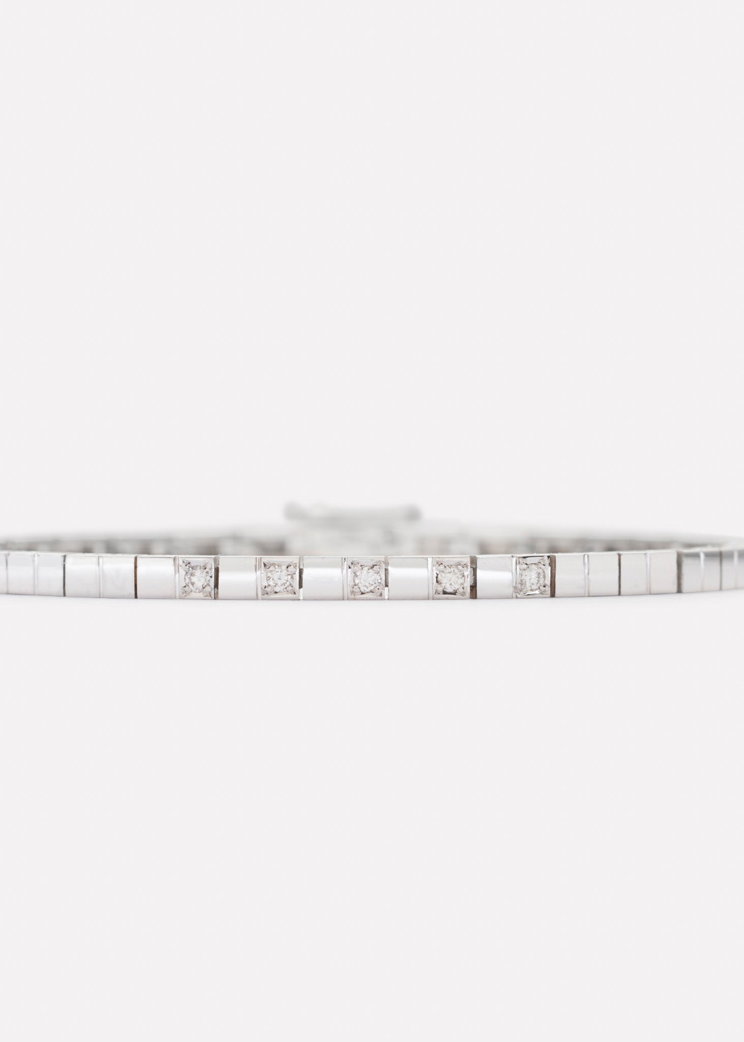 Alliance bracelet in white gold with diamonds 0.10 ct