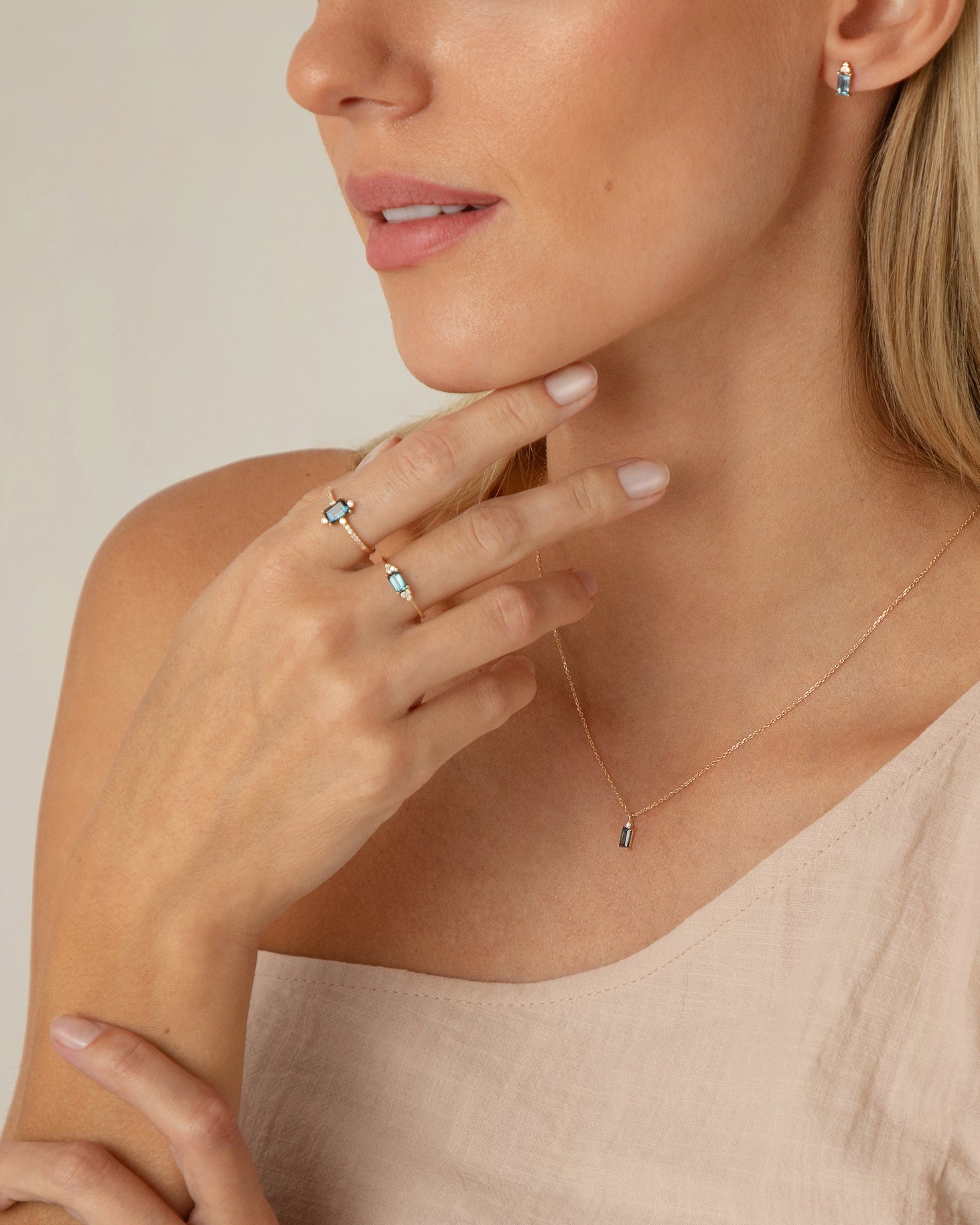 Ring yellow gold topaz and zircons