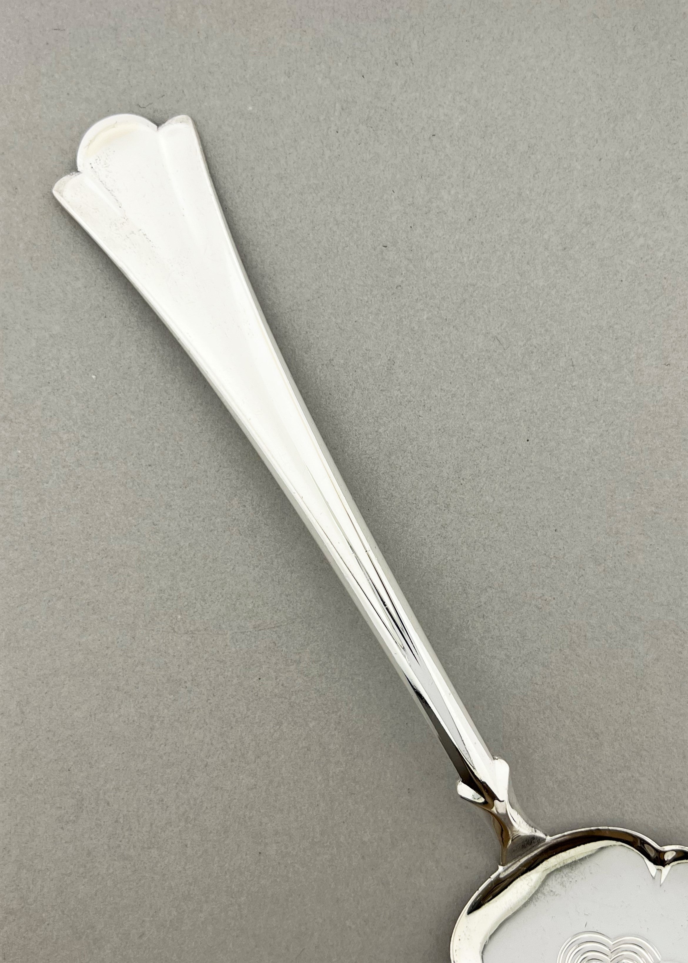 Vintage Lilje kakespade