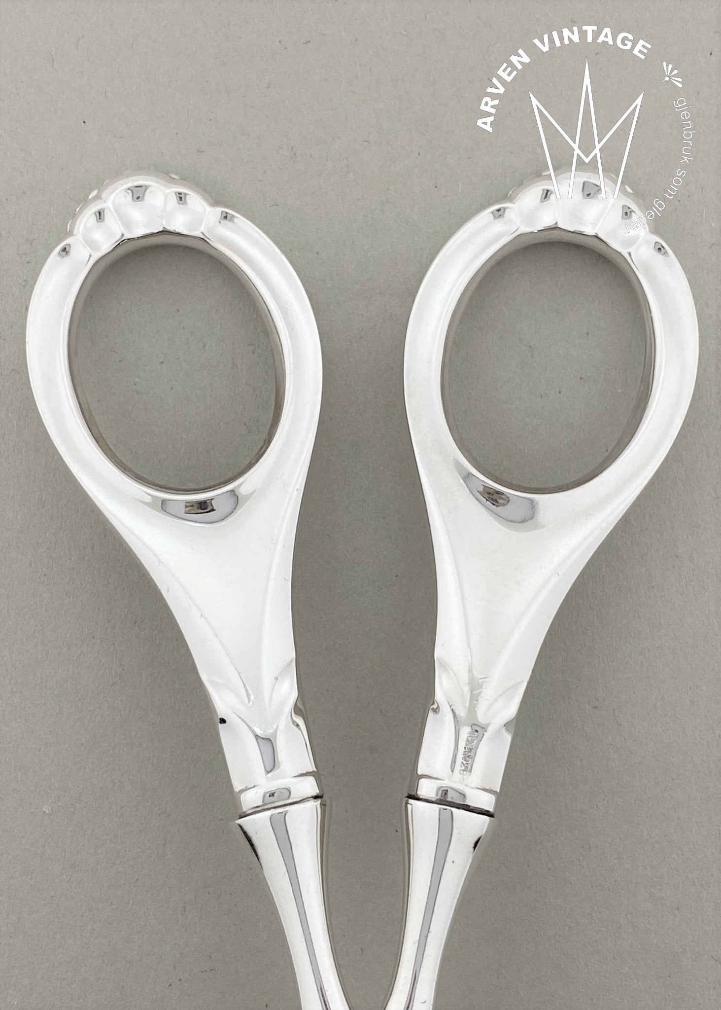 Vintage Lily sandwich tongs