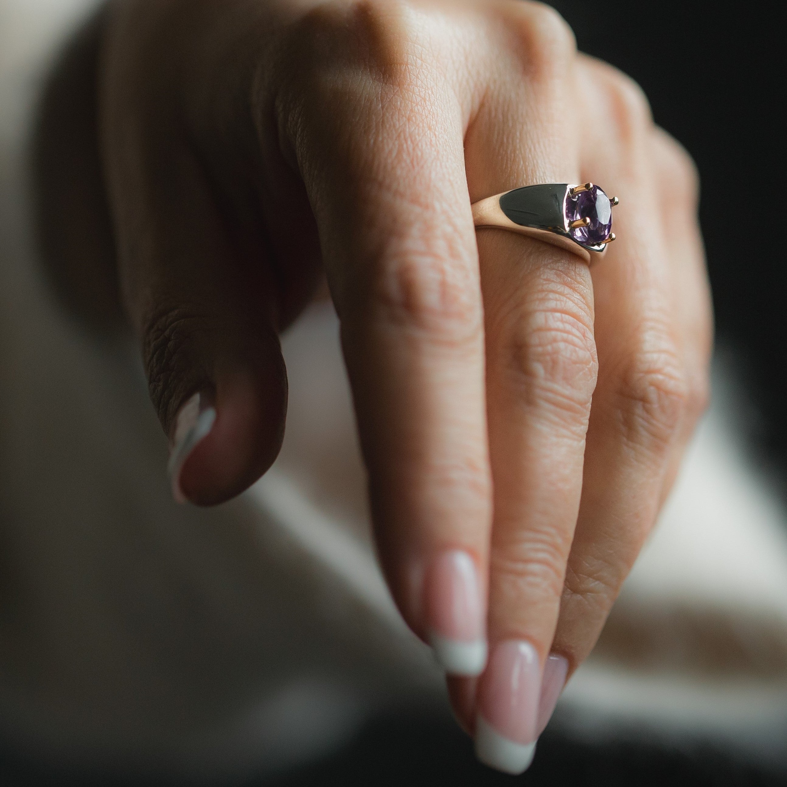 Billie ring in silver with synthetic ruby