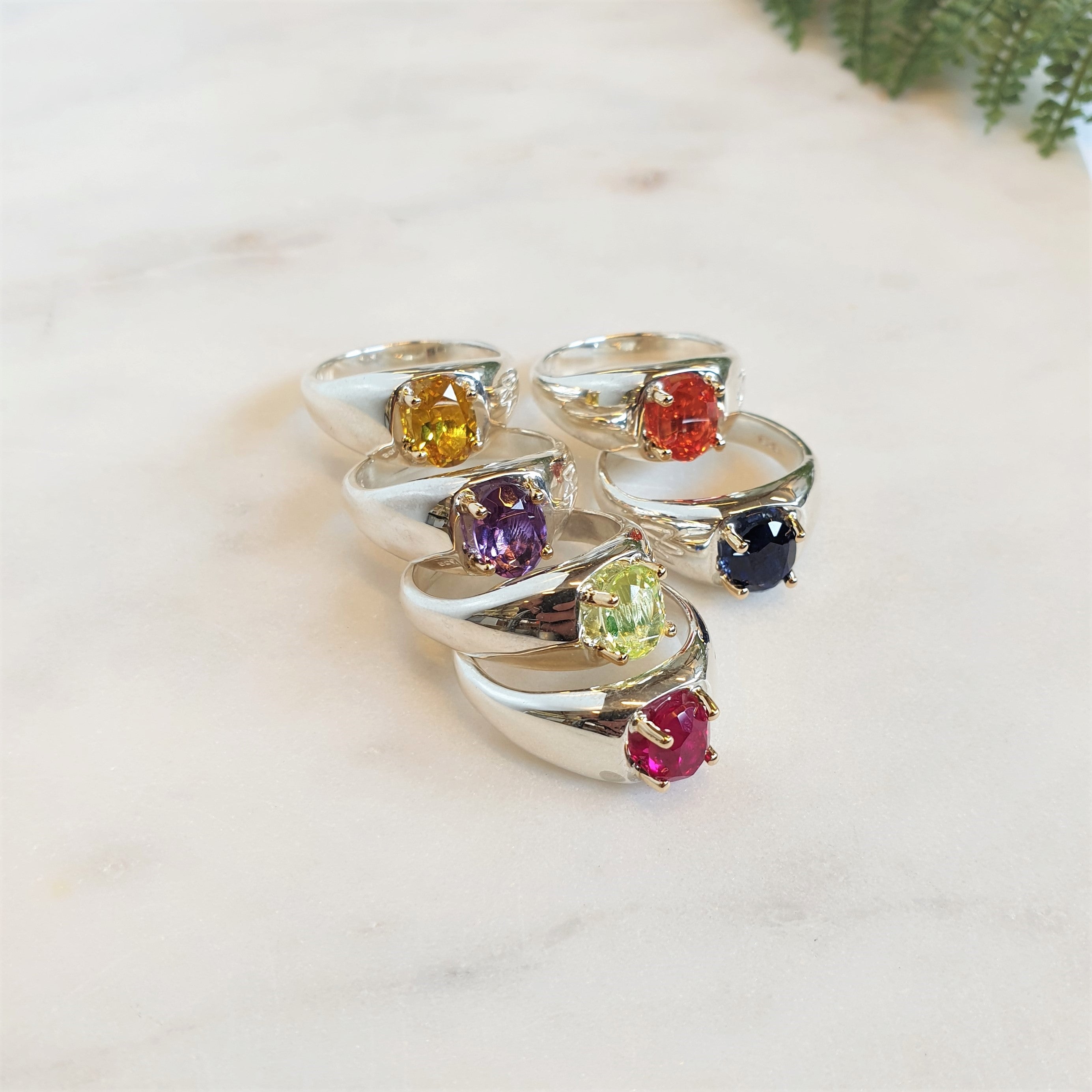 Billie ring in silver with synthetic Peridot