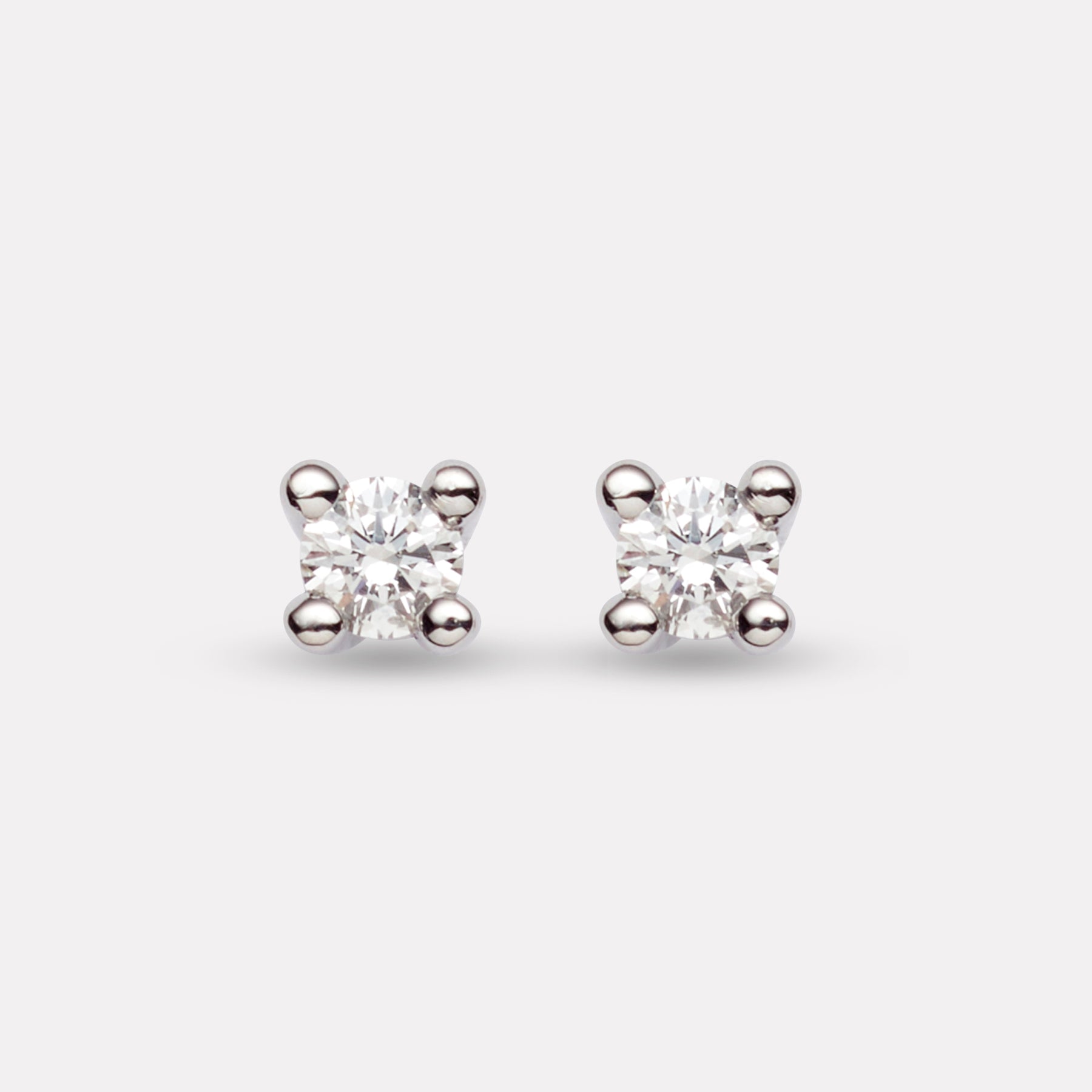 Karin earrings in white gold with diamonds