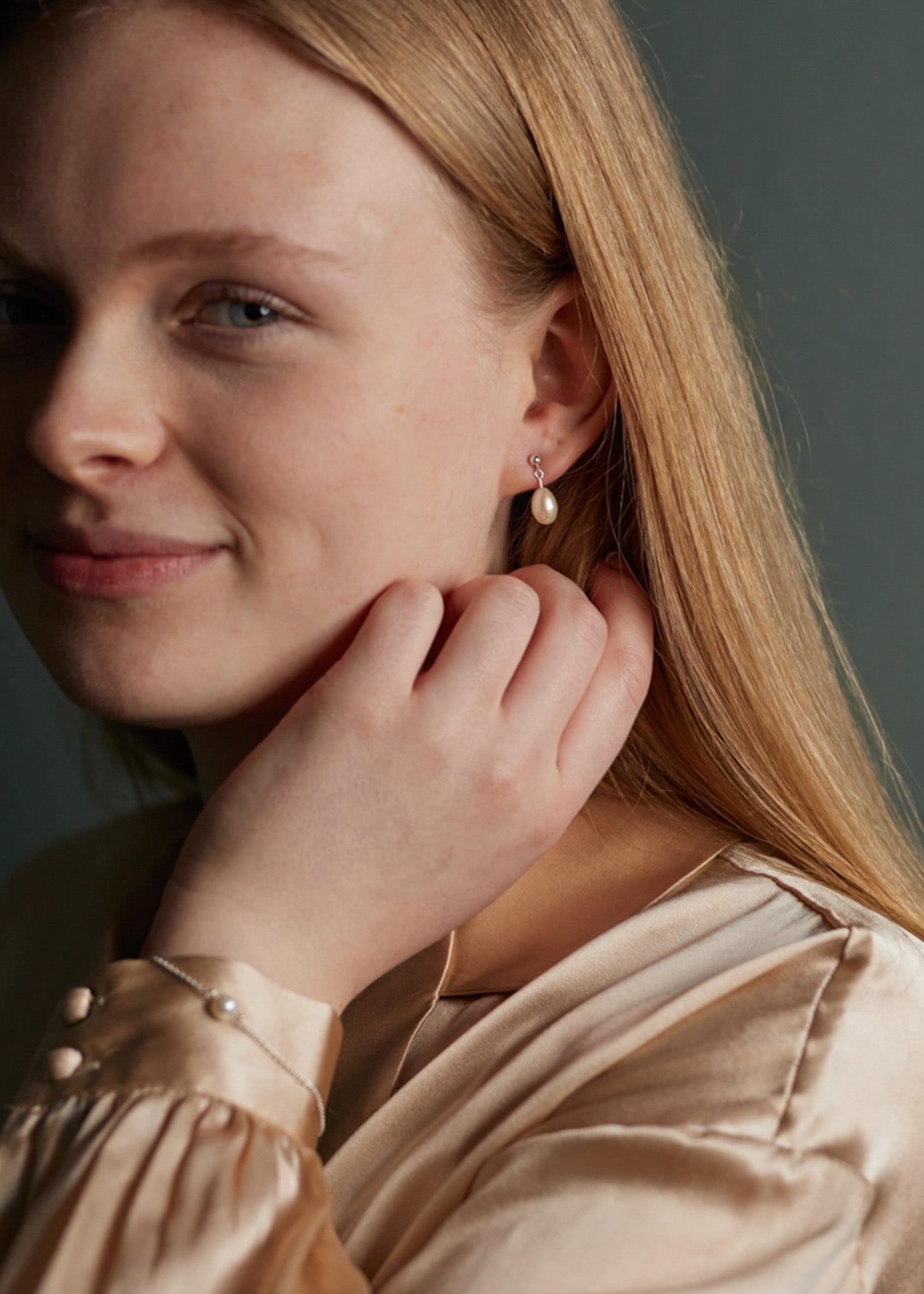 Gold-plated silver bracelet with freshwater cultured pearl