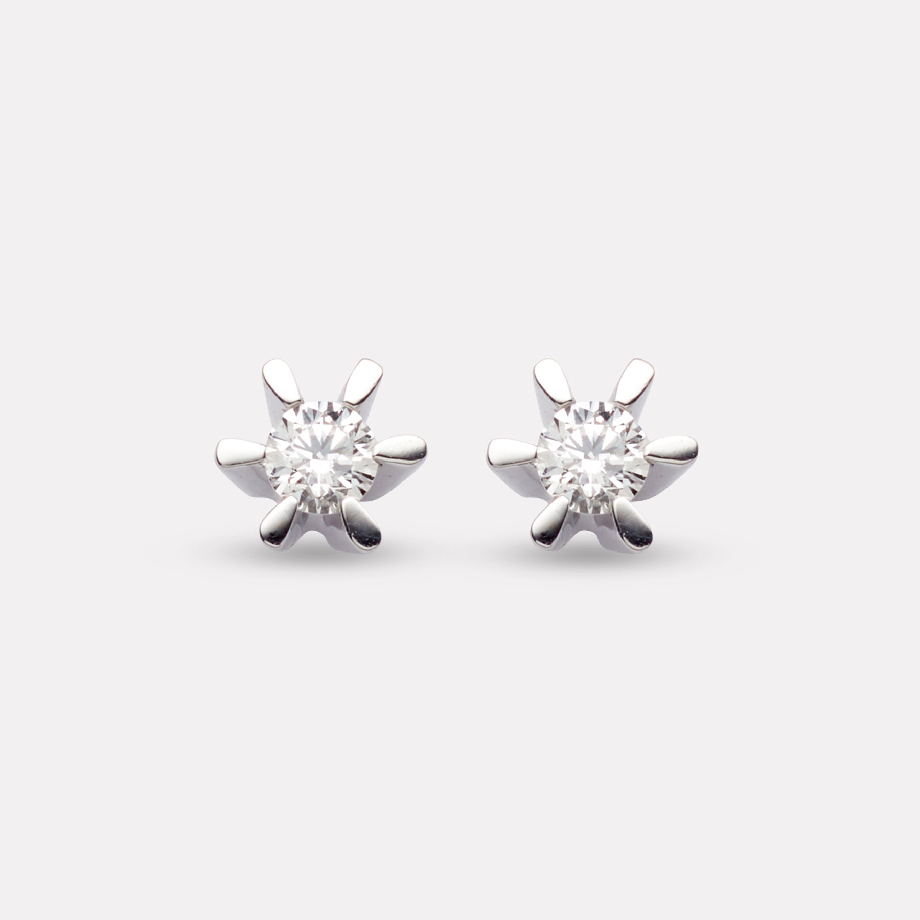 Silje earrings in white gold with diamonds