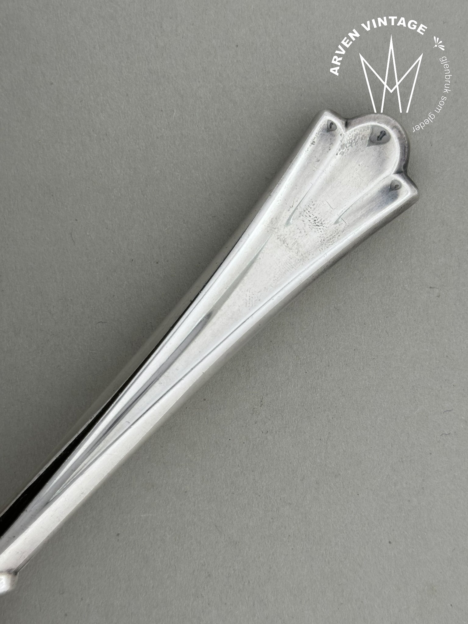Vintage Lily pie knife