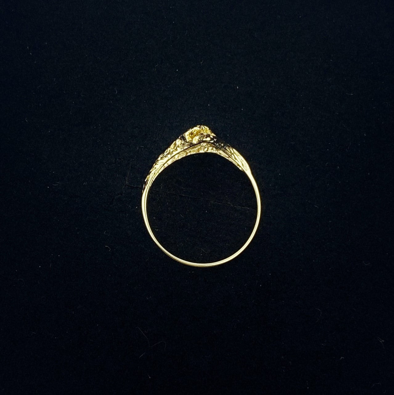 Vintage ring i gult gull med organisk design