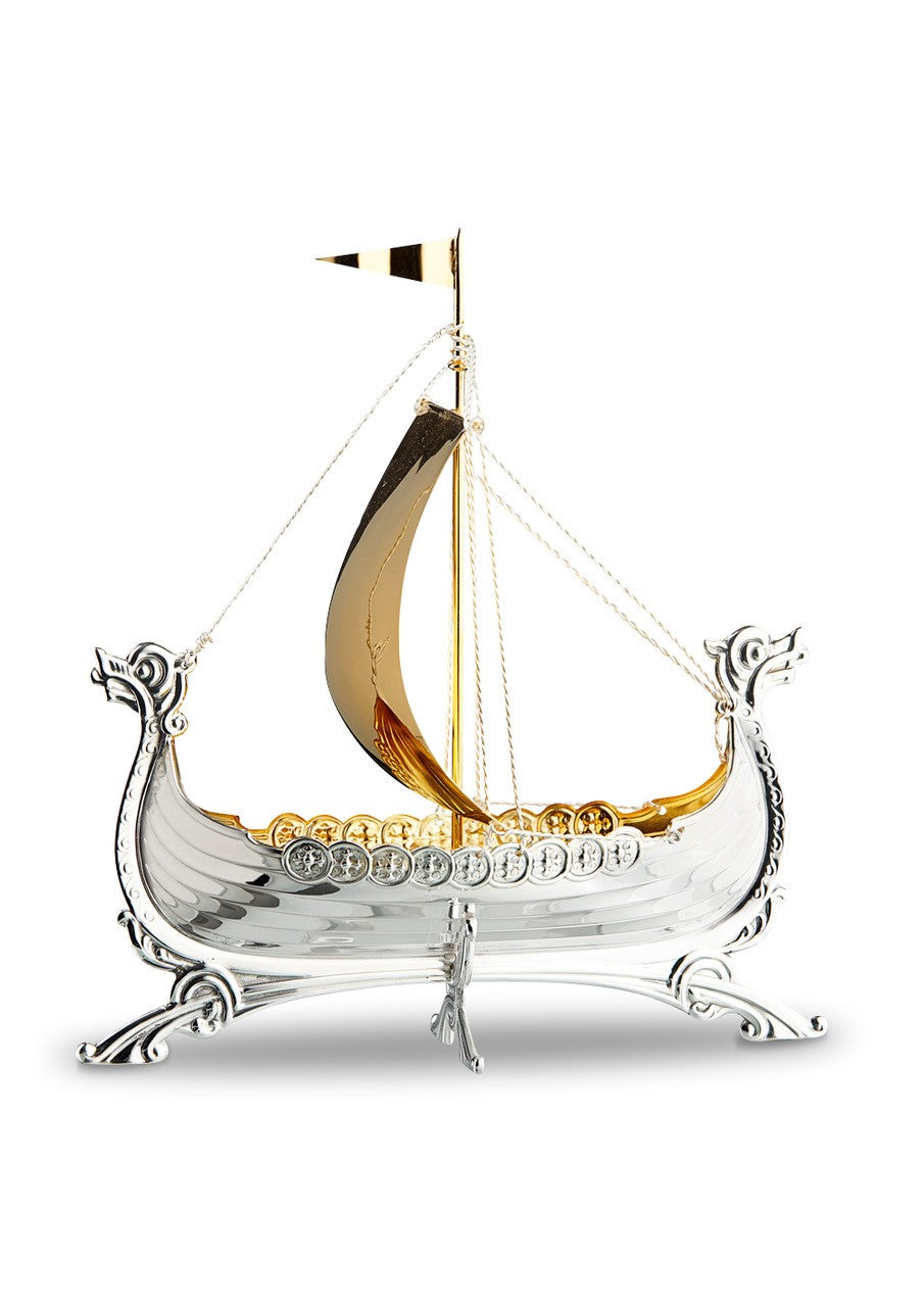 Vikingskip i sølv med seil