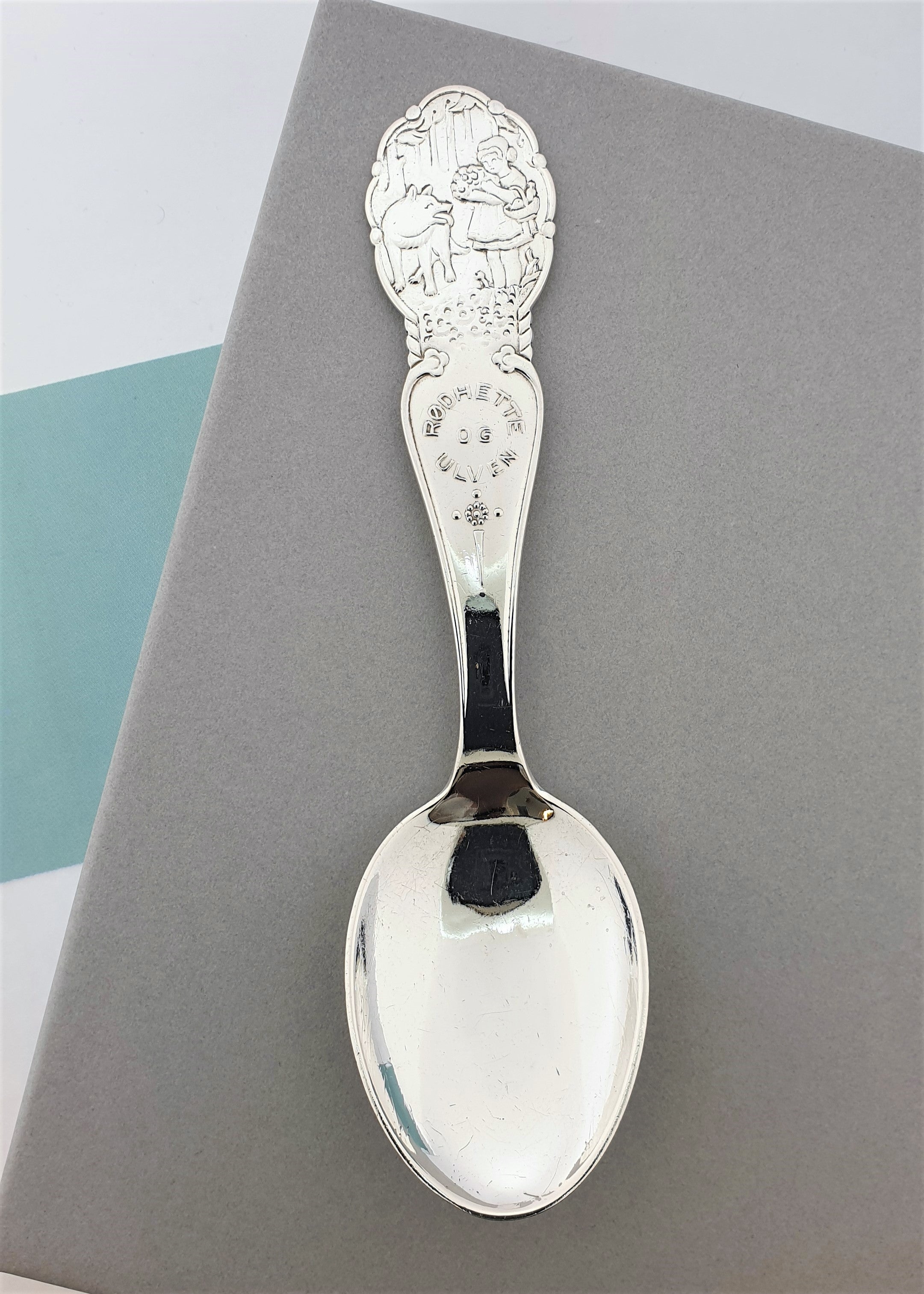 Red-capped children's spoon