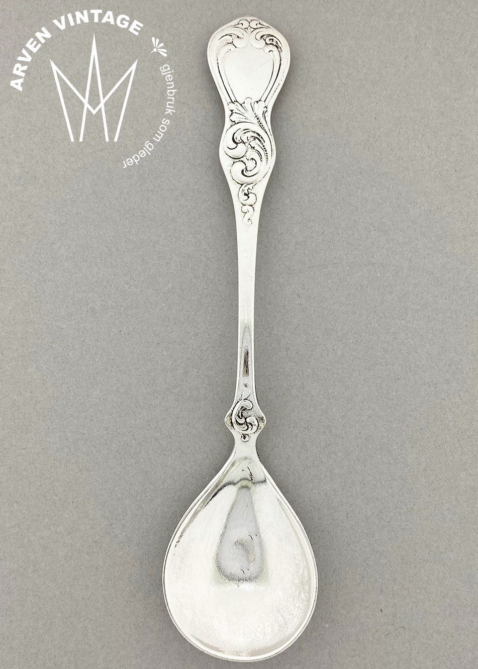 Jam spoon in an unknown pattern