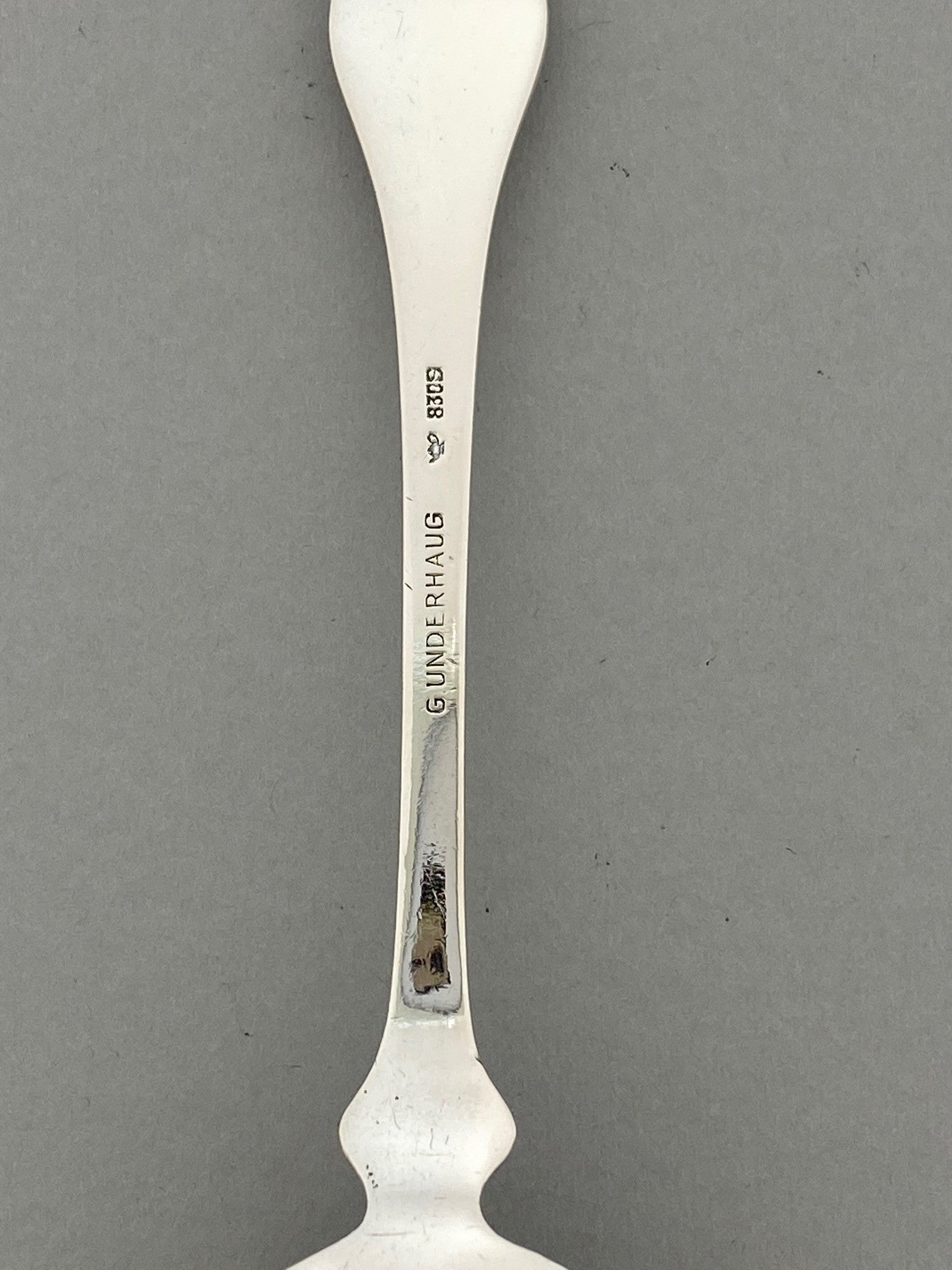 Vintage small tablespoon in unknown pattern with engraving