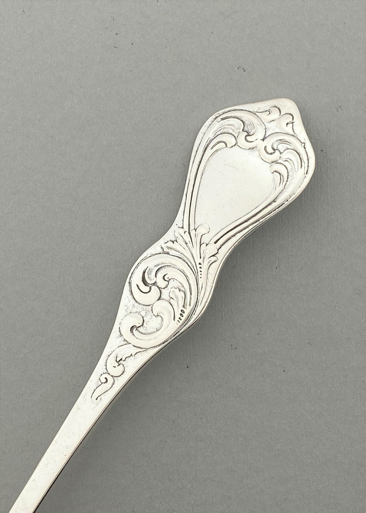 Vintage small tablespoon in unknown pattern with engraving