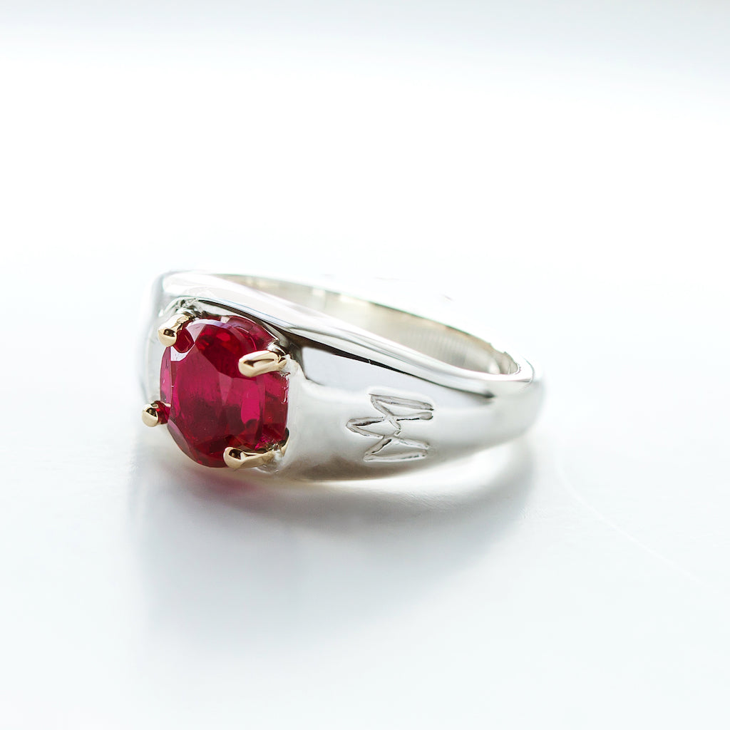 Billie ring in silver with synthetic ruby