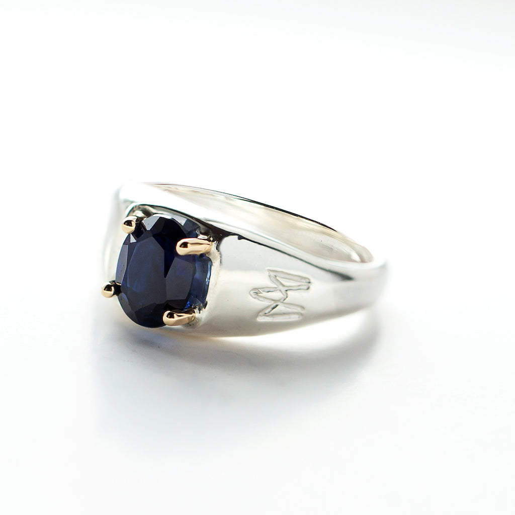 Billie ring in silver with synthetic Sapphire