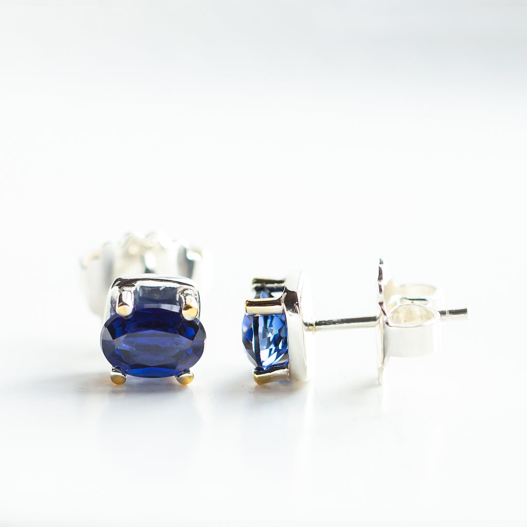 Billie earrings in silver with synthetic Sapphire