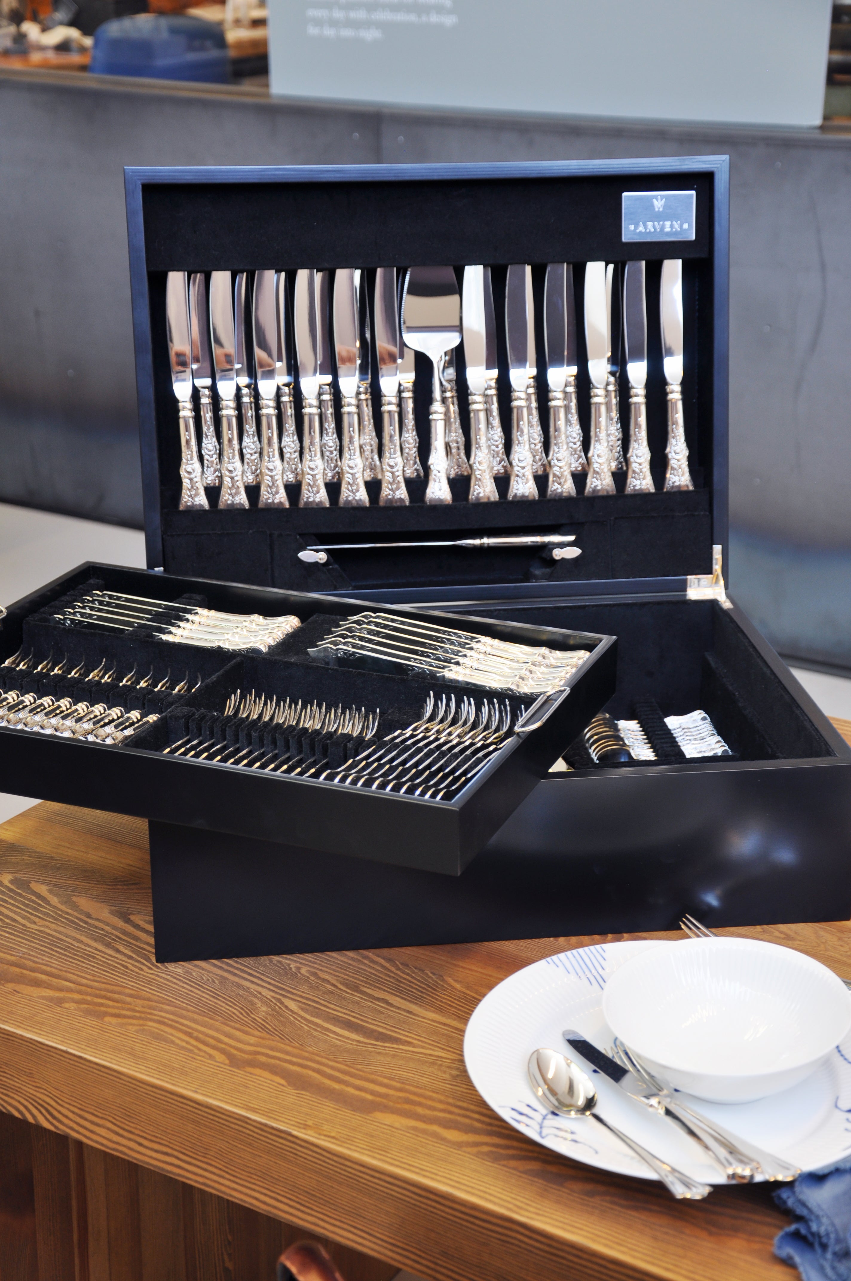 Cutlery box in wood, black without cutlery