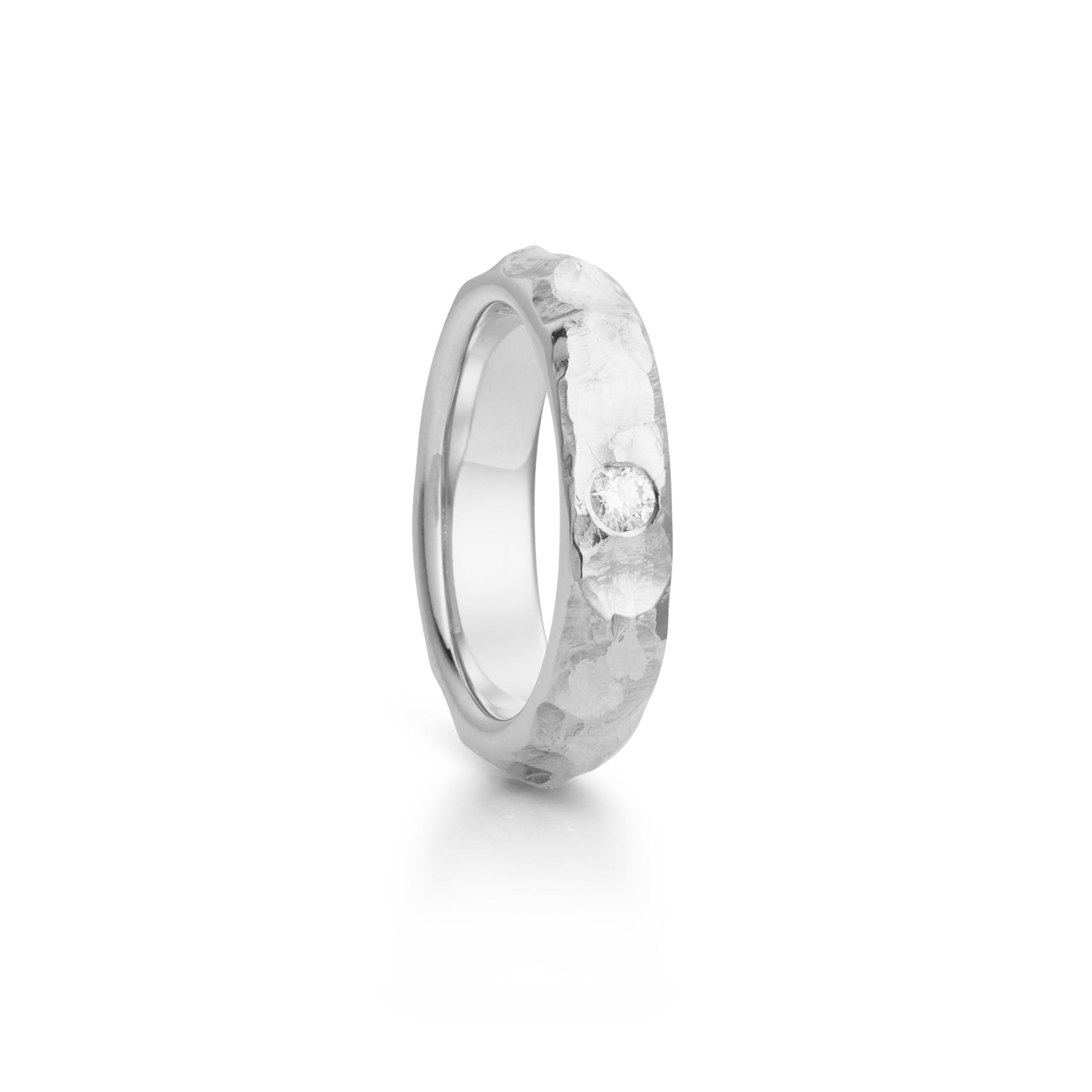 Fjell ring in white gold with diamond, lady